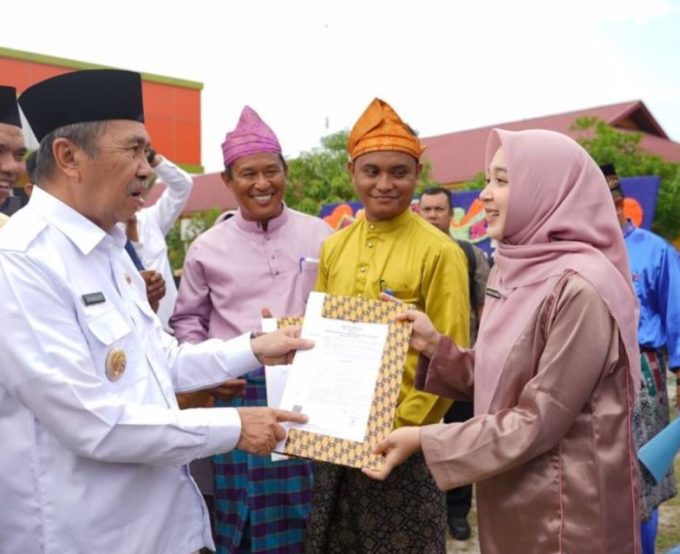 Gubernur Riau Serahkan 715 SK PPPK Guru Wilayah Kerja Kab.Bengkalis